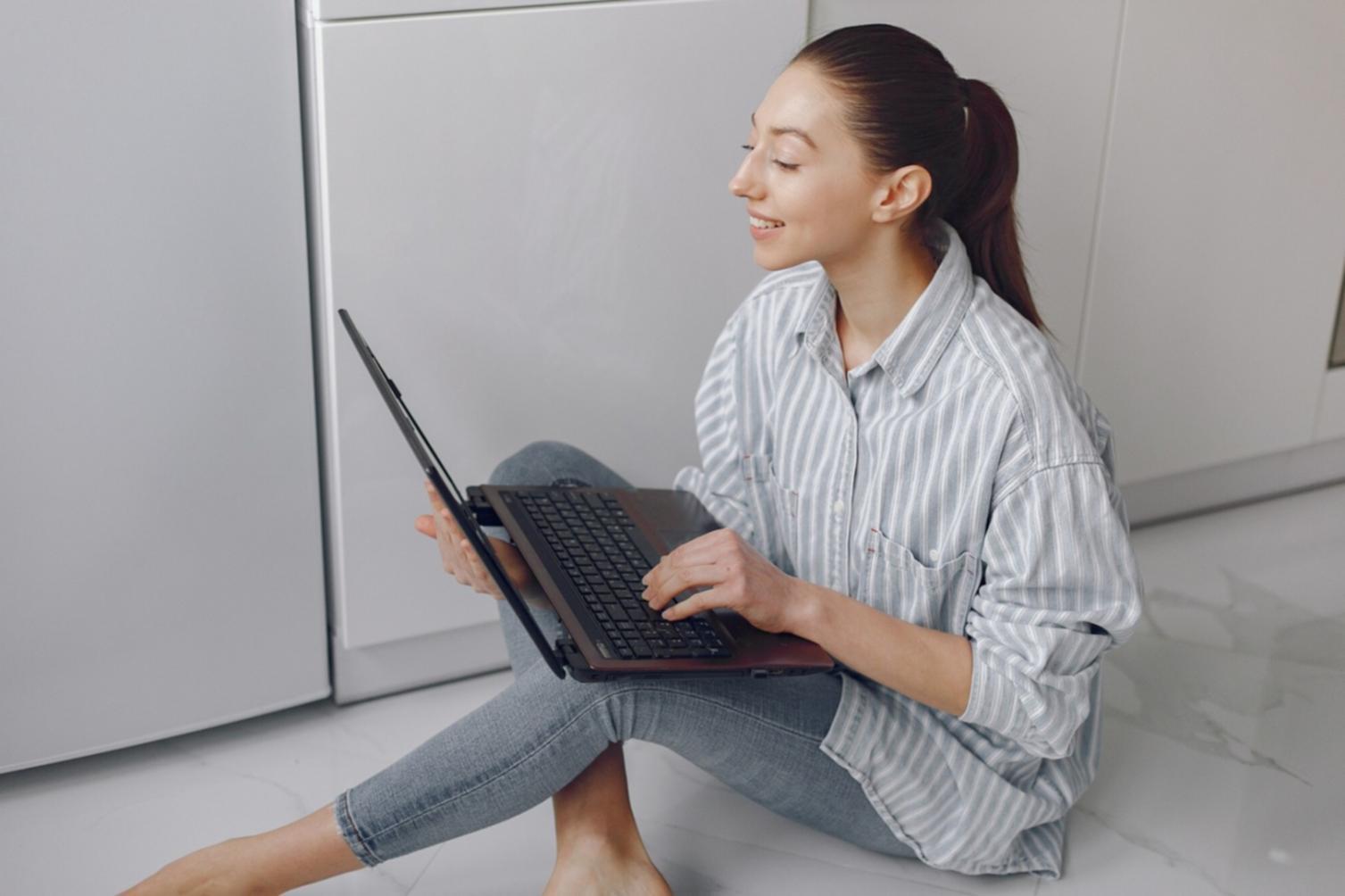 Team bei der Analyse von Finanzkennzahlen