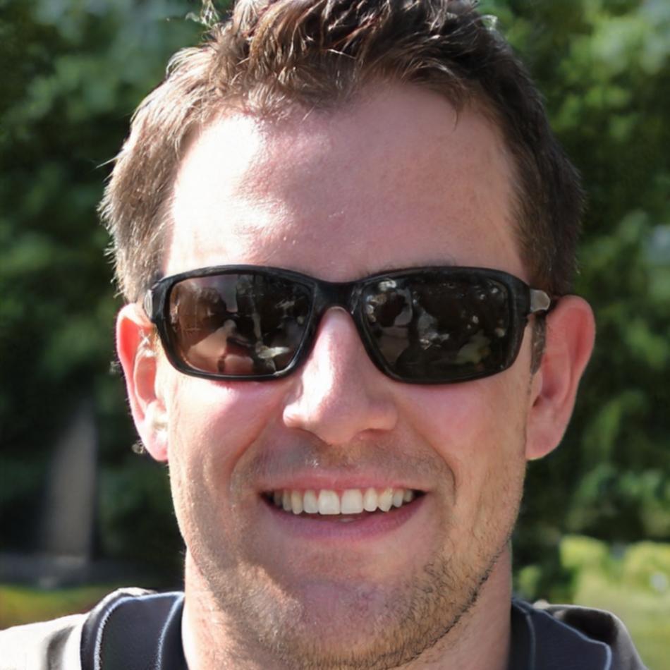 Finanzexperte analysiert Unternehmenskennzahlen